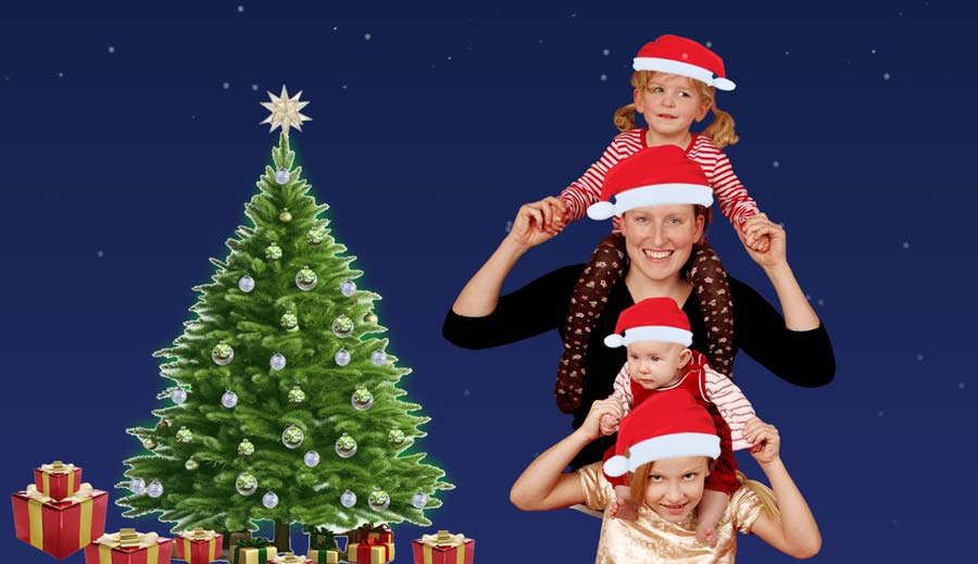 weihnachtsfotoshooting 2024, Fotocollage, Weihnachtsbaum, Weihnachts-Stern, Mutter mit Drei Töchter mit Weihnachtsmützen,Geschenke, 